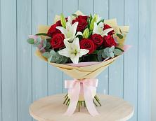 Букет цветов из:  Лилии и Розы в Незамаевской