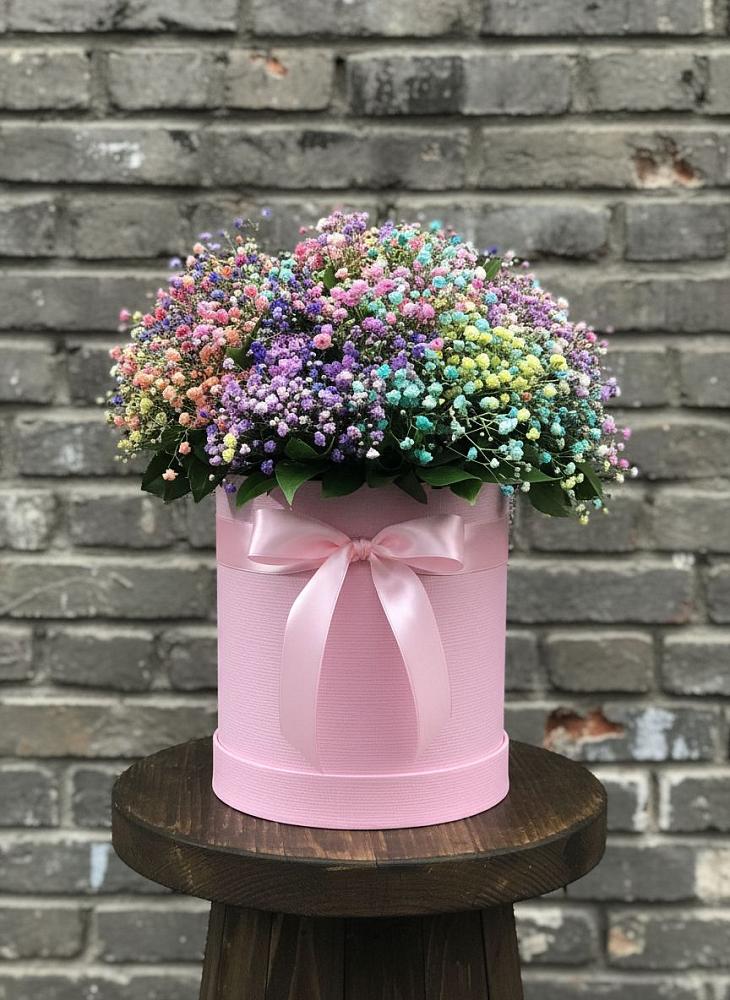 Цветочная композиция из Гипсофила и Розы в шляпной коробке в Незамаевской