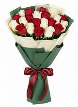 Букет Микс из красных и белых роз в Незамаевской