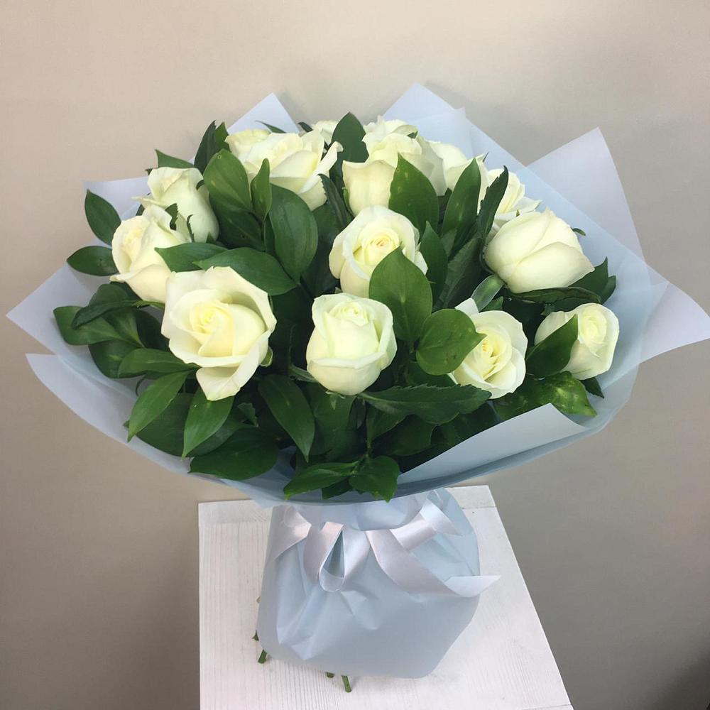 Букет 15 Белых роз Проуд в Незамаевской