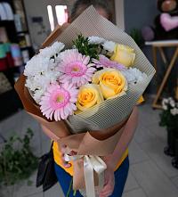 Букет цветов из:  Герберы, Розы и Хризантемы в Незамаевской