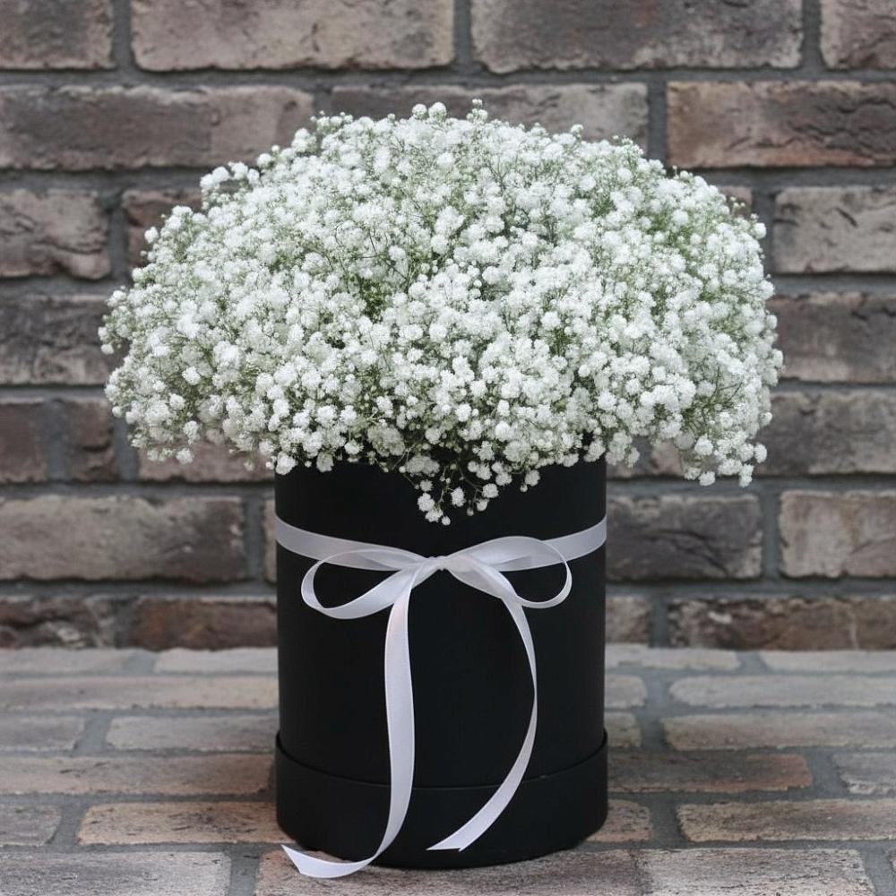 Цветочная композиция из Гипсофила в шляпной коробке в Незамаевской