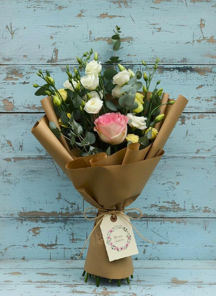 Букет цветов из: Розы и Лизиантусы в Незамаевской