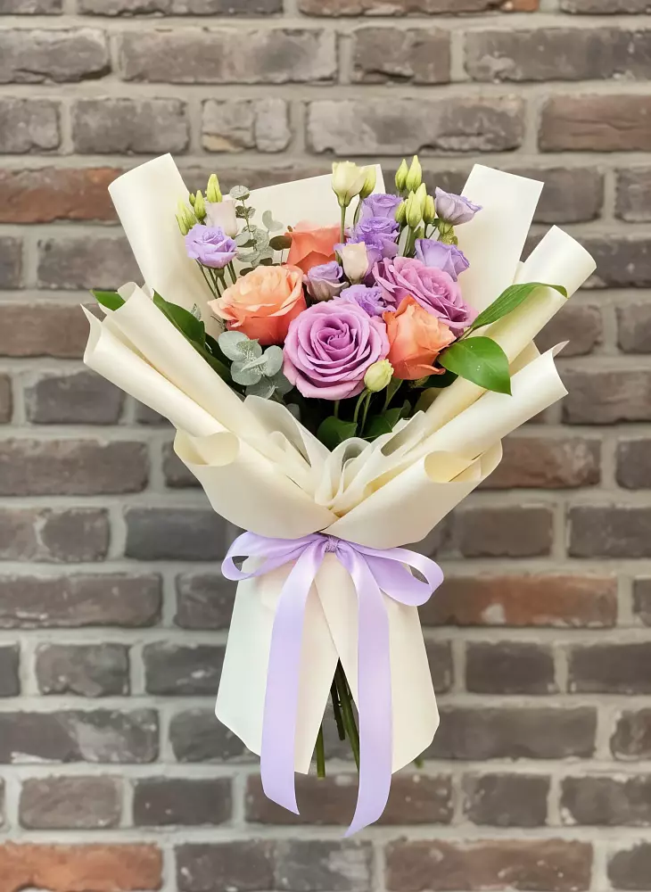 Букет цветов из: Лизиантусы и Розы в Незамаевской