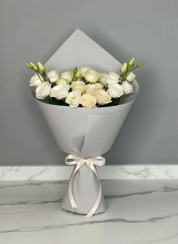 Букет цветов из: Розы и Лизиантусы в Незамаевской