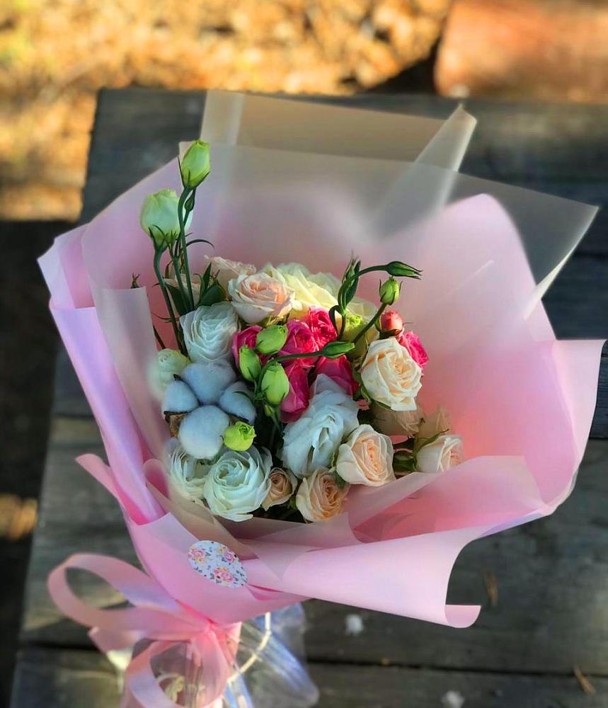 Букет цветов из: Розы и Лизиантусы в Незамаевской