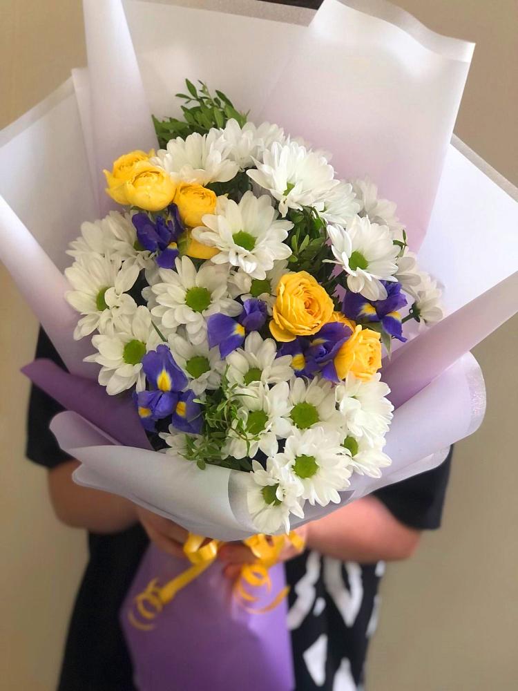 Букет цветов из: Ирисы, Хризантемы и Розы в Незамаевской