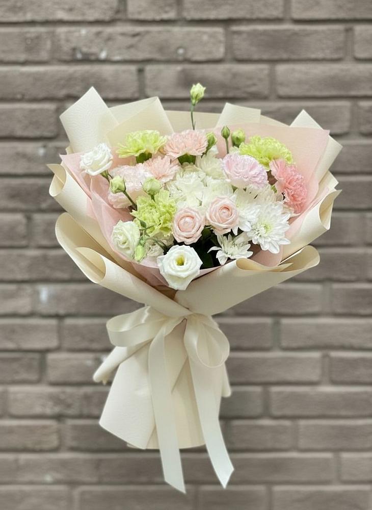 Букет цветов из: Гвоздики, Розы, Лизиантусы и Хризантемы в Незамаевской