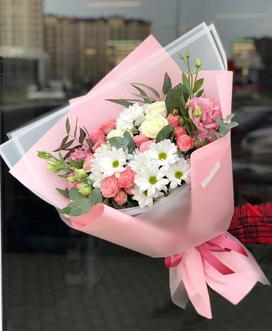 Букет цветов из: Розы, Лизиантусы и Хризантемы в Незамаевской
